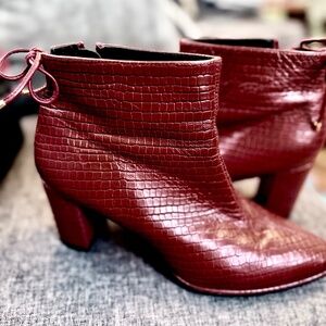 Stuart Weitzman red booties size  8.5